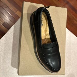 Clarks loafers Brand NEW ! Still sold in stores size 8